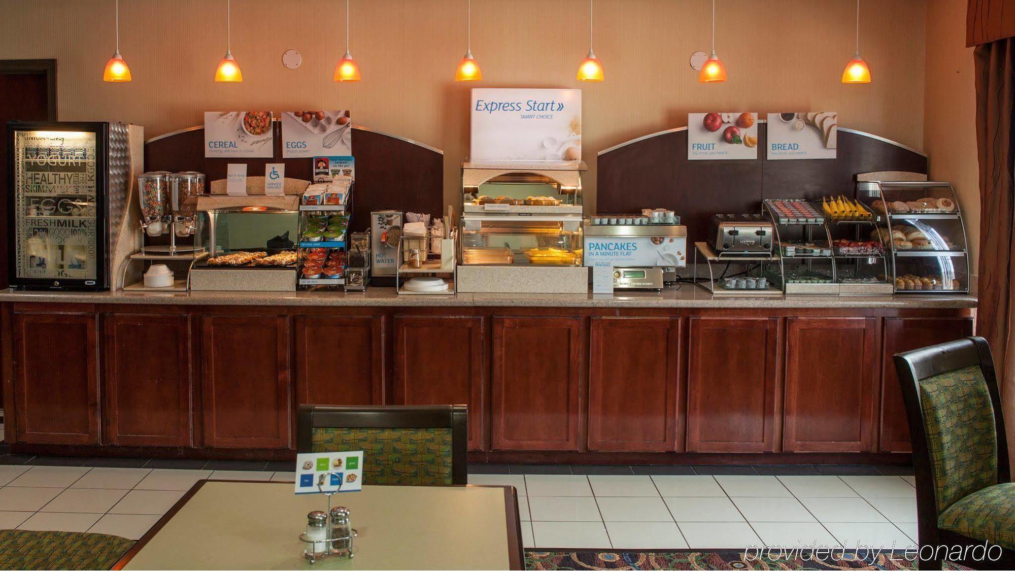 Holiday Inn Express Hotel & Suites Waller By Ihg Exterior photo
