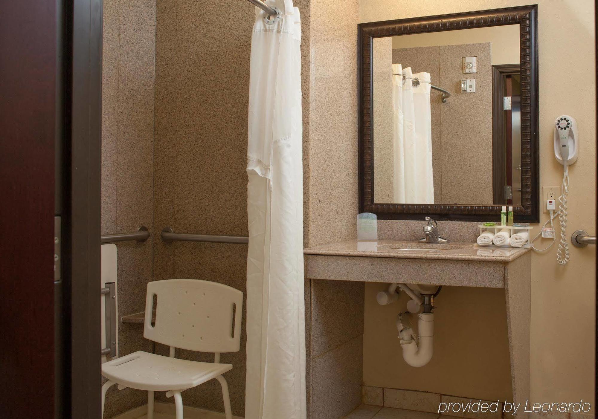 Holiday Inn Express Hotel & Suites Waller By Ihg Exterior photo