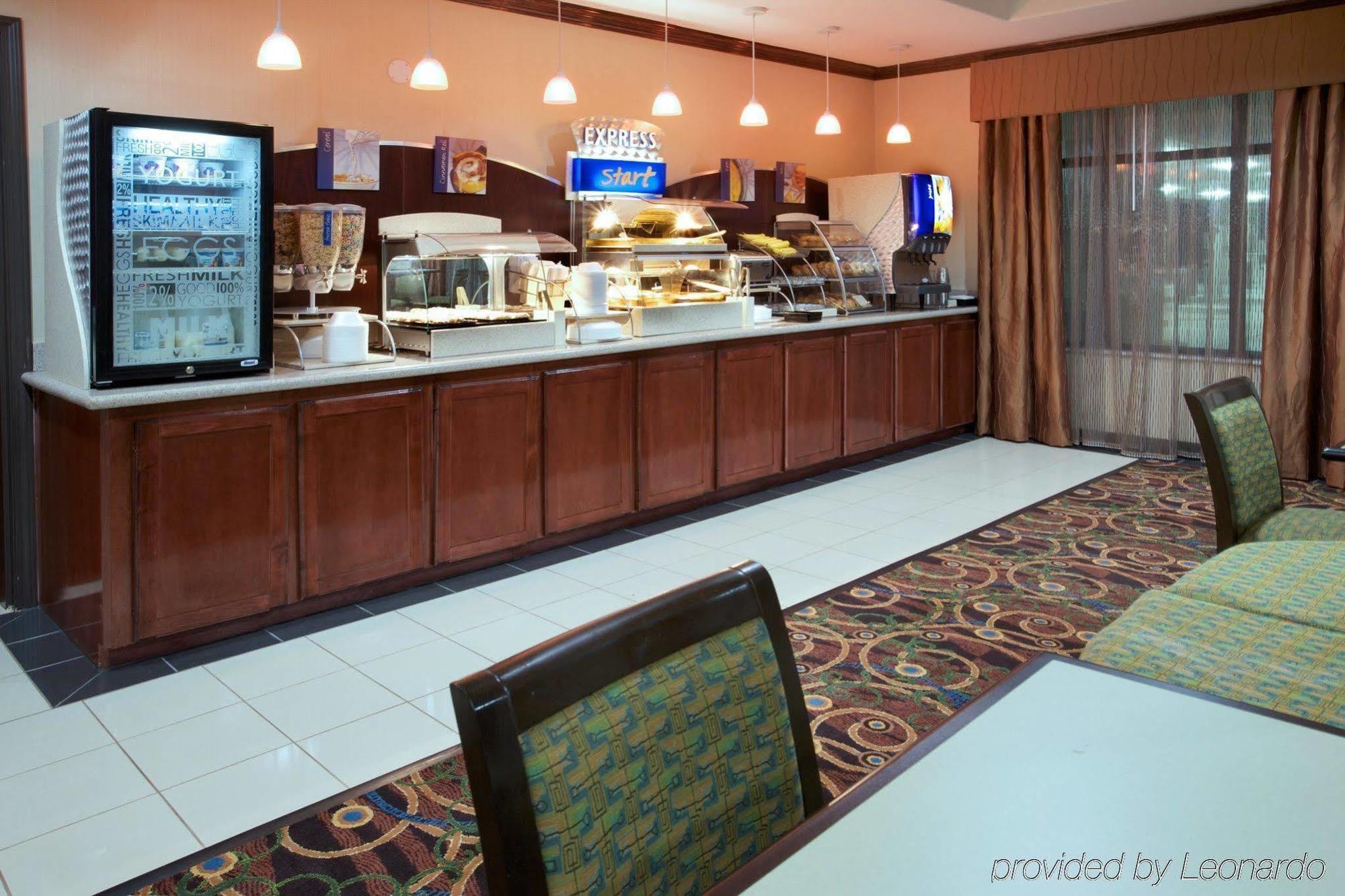 Holiday Inn Express Hotel & Suites Waller By Ihg Exterior photo