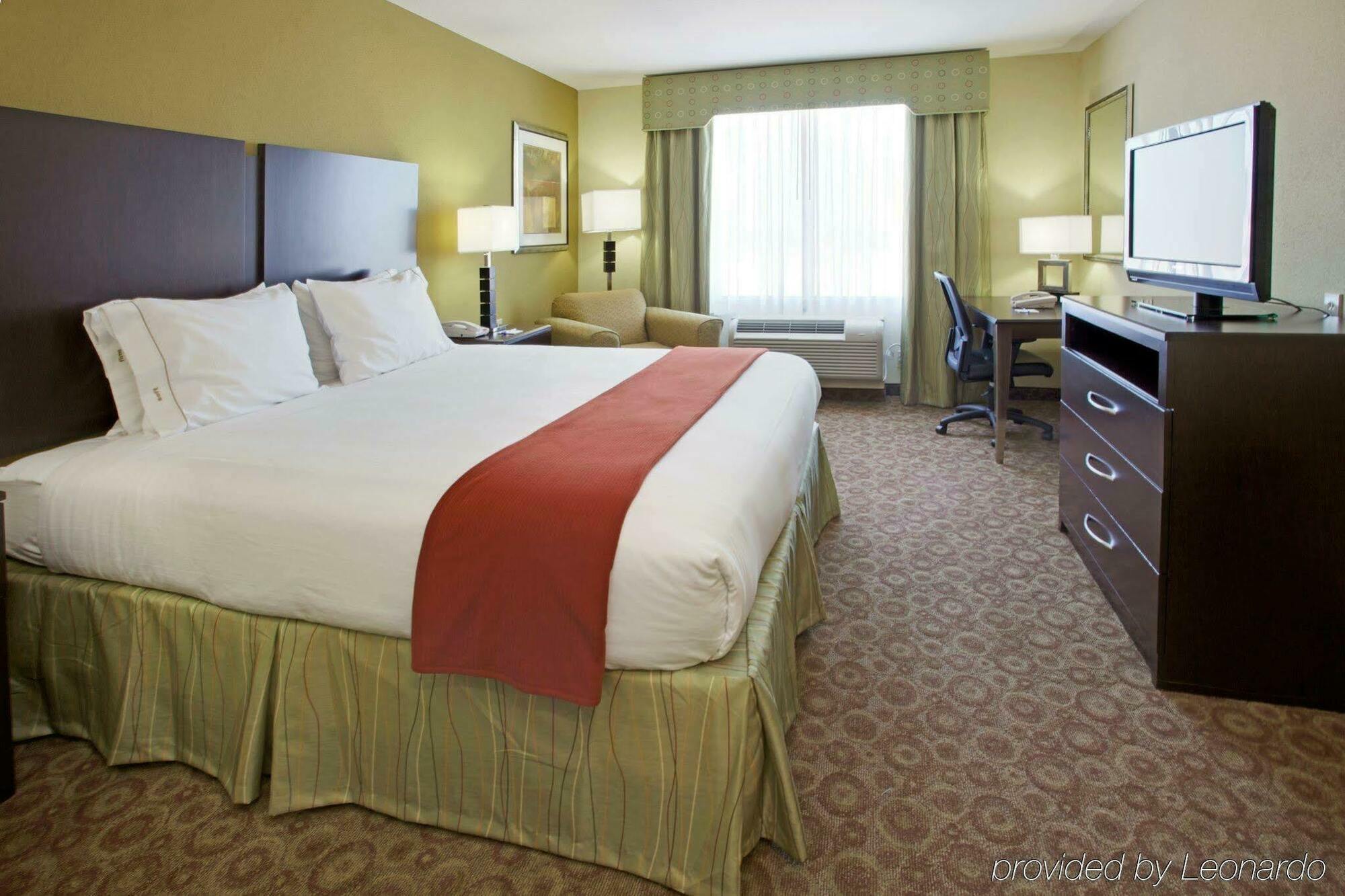 Holiday Inn Express Hotel & Suites Waller, An Ihg Hotel Room photo